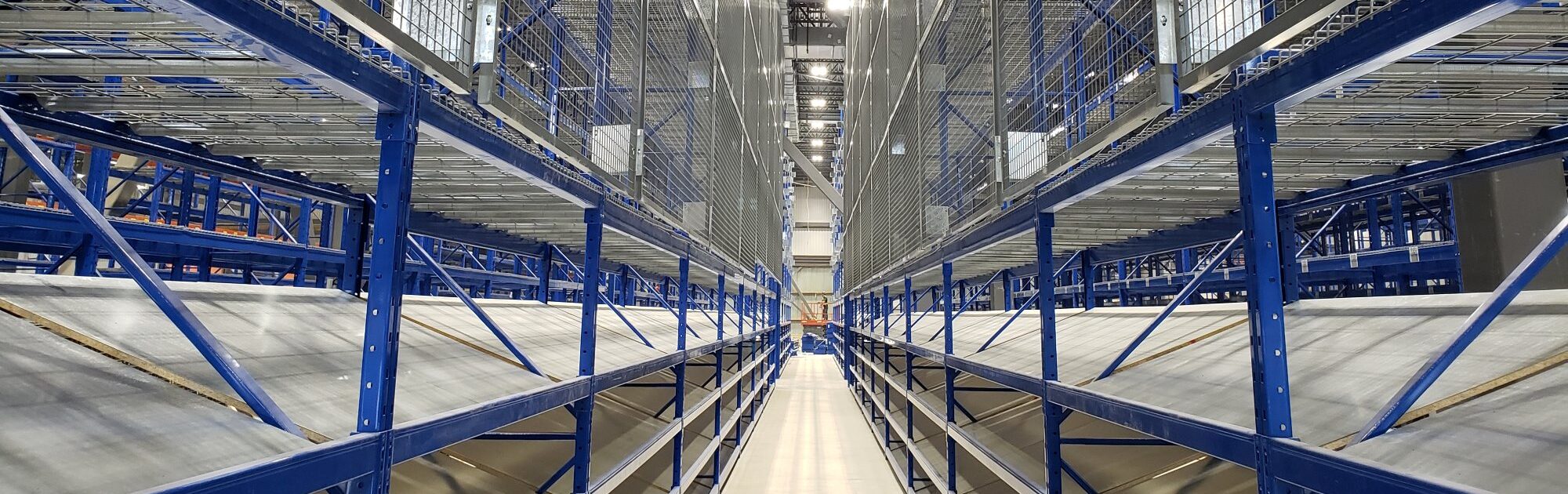 A racking system with wire mesh installed in Microbird’s high-productivity plant in Drummondville.