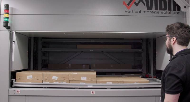 A window and a drawer of a Vidir VLM.