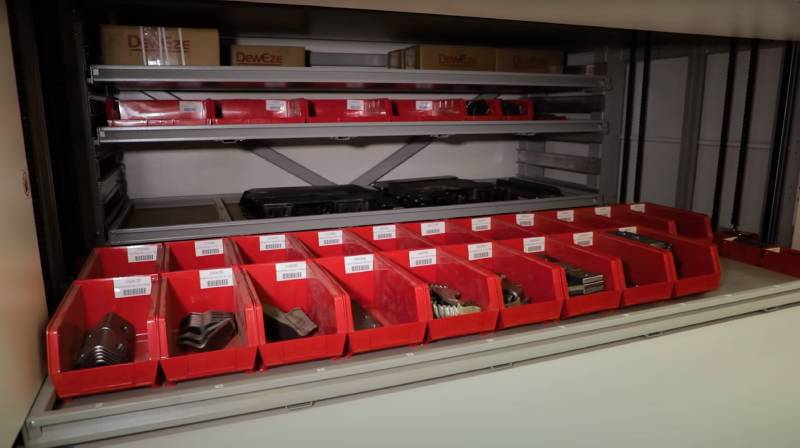 A window and a drawer of a Vidir VLM.